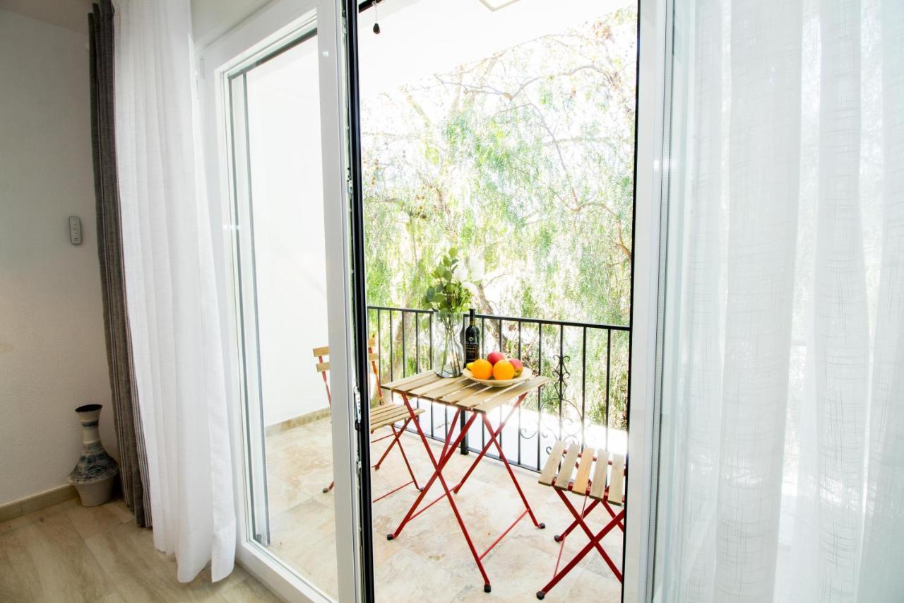 Perfectly Located Beachside Apartment In Elviria Марбелья Екстер'єр фото