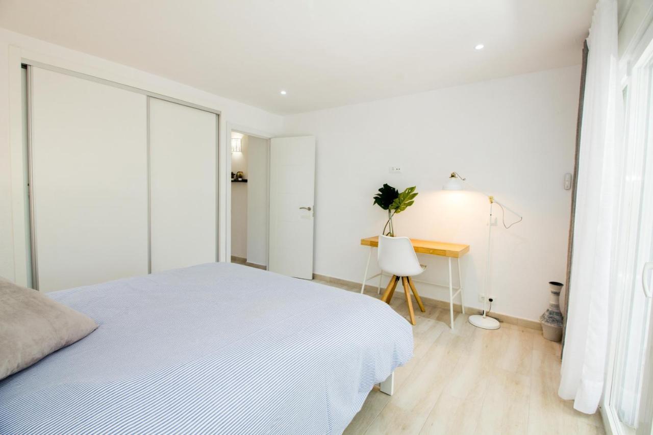 Perfectly Located Beachside Apartment In Elviria Марбелья Екстер'єр фото